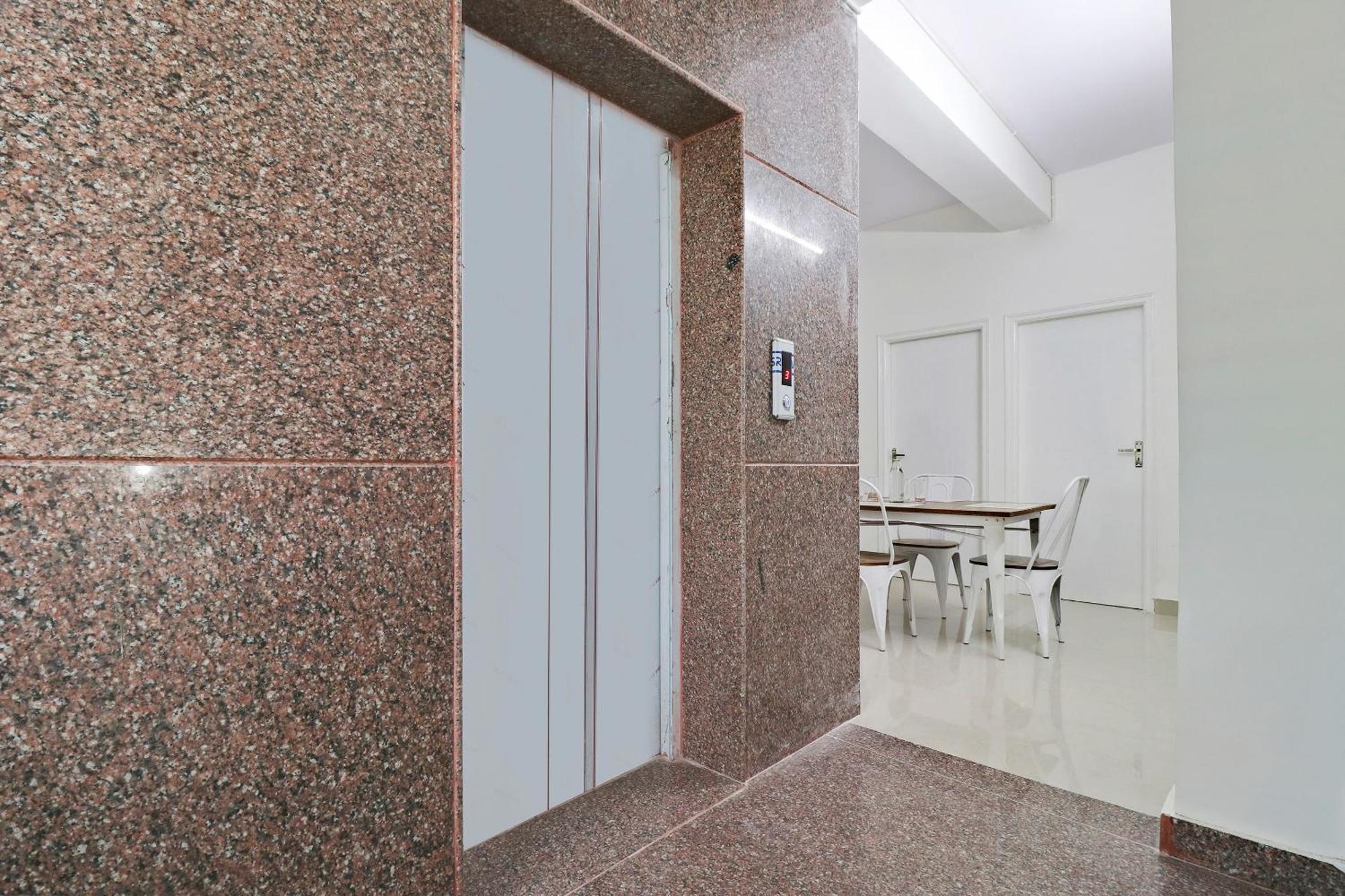 Hotel O Leva Homes Near Baiyappanahalli Metro Station バンガロール エクステリア 写真
